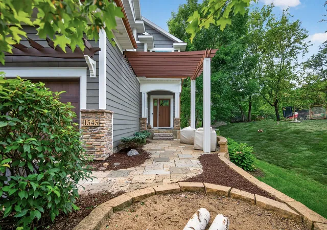 Photo 2 of Single family home for sale at 1545 Maple Pl, Mound, MN 55364 | MLS# 7131948 | Listing updated on 2026-10-08