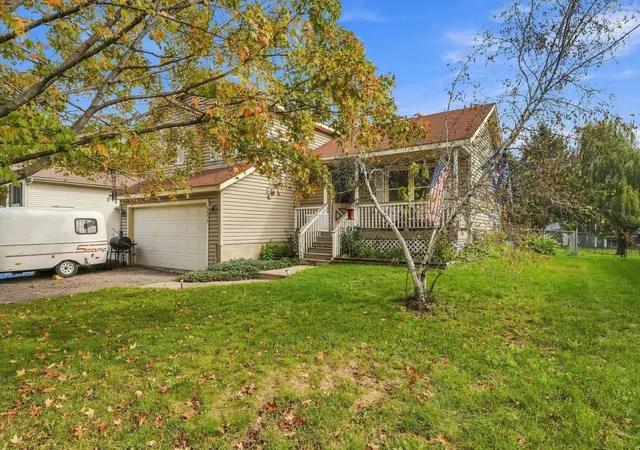 Photo 1 of Sale Pending at 4272 Sun Cliff Rd, Saint Paul, MN 55122 | MLS# 7131966 | Listing updated on 2026-10-13