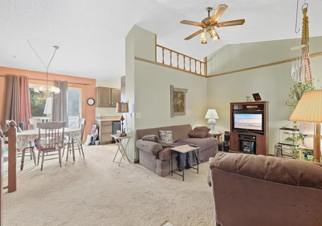 Photo 3 of Sale Pending at 4272 Sun Cliff Rd, Saint Paul, MN 55122 | MLS# 7131966 | Listing updated on 2026-10-13