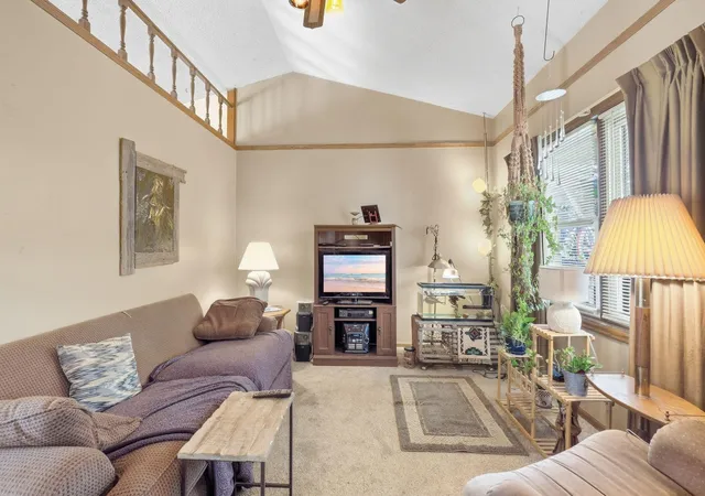 Photo 3 of Sale Pending at 4272 Sun Cliff Rd, Saint Paul, MN 55122 | MLS# 7131966 | Listing updated on 2026-10-13