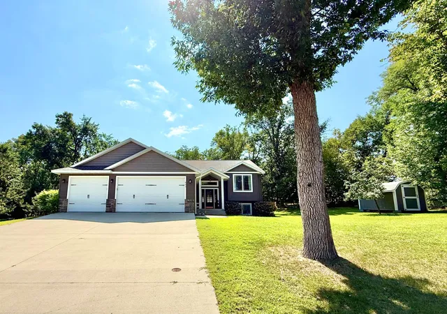 2nd image of 863 Whitetail Ln, Detroit Lakes, MN 56501 | MLS# 7131981