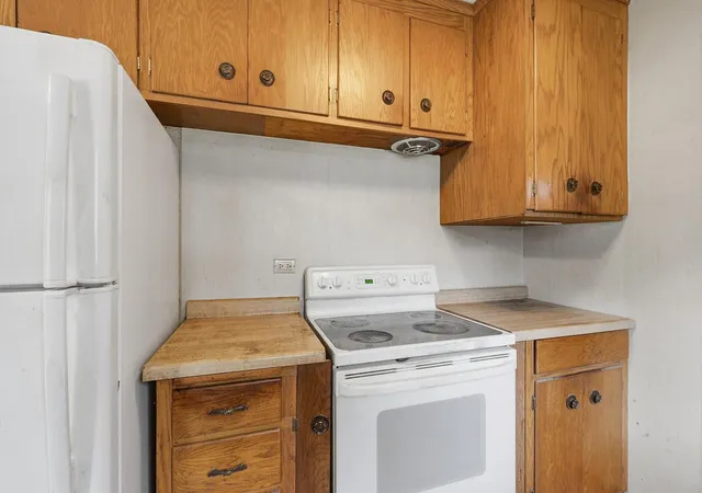 Photo 4 of Sale Pending at 2117 W 83Rd St, Bloomington, MN 55431 | MLS# 7131991 | Listing updated on 2026-09-01