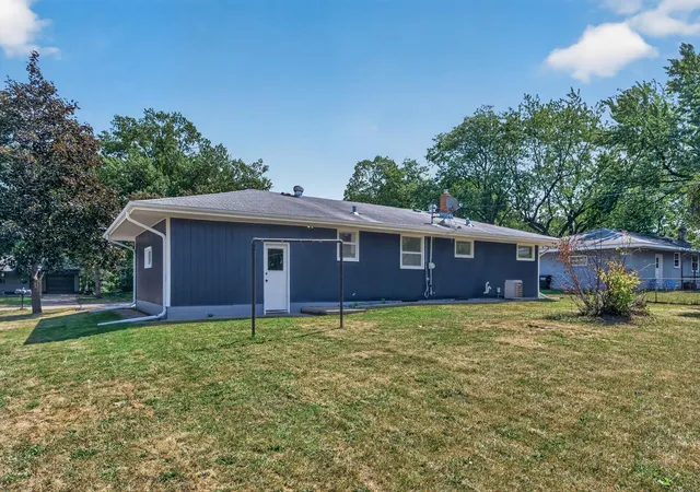 2nd image of 2833 Farrington St, Roseville, MN 55113 | MLS# 7131998