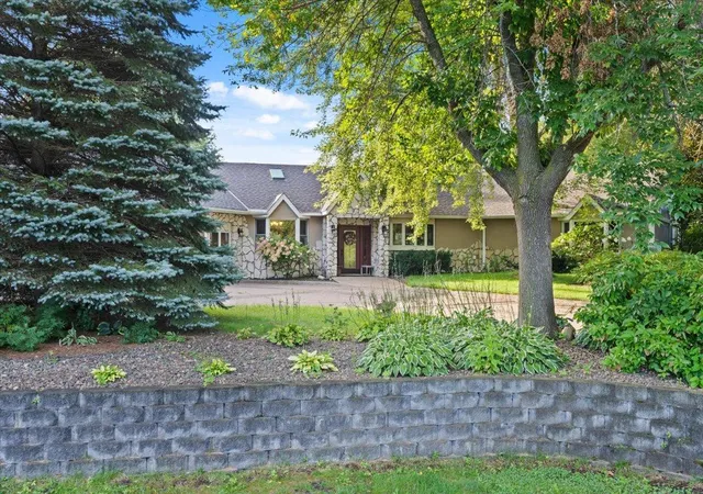 Photo 3 of Single family home for sale at 31813 Lakeview Dr Ne, Cambridge, MN 55008 | MLS# 7131999 | Listing updated on 2026-09-23
