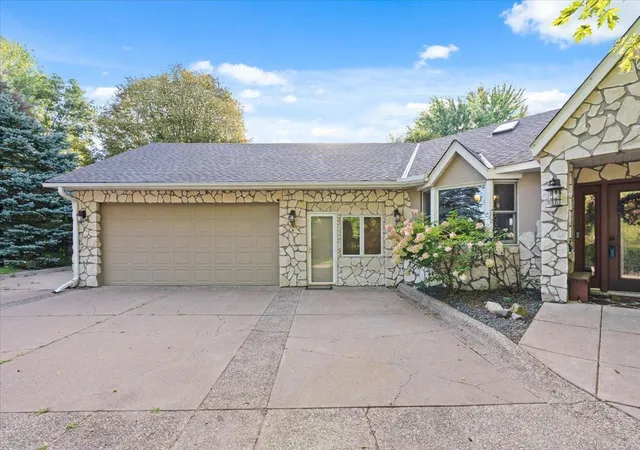 Photo 3 of Single family home for sale at 31813 Lakeview Dr Ne, Cambridge, MN 55008 | MLS# 7131999 | Listing updated on 2026-10-06