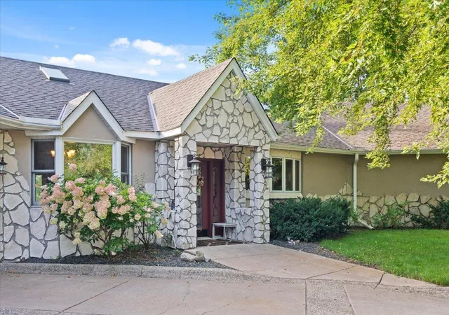 Photo 4 of Single family home for sale at 31813 Lakeview Dr Ne, Cambridge, MN 55008 | MLS# 7131999 | Listing updated on 2026-09-23