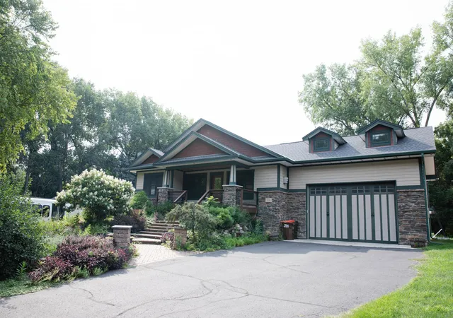 1st image of 930 County Road C E, Maplewood, MN 55109 | MLS# 7132005