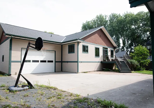 Photo 3 of Single family home for sale at 930 County Road C E, Maplewood, MN 55109 | MLS# 7132005 | Listing updated on 2026-10-01