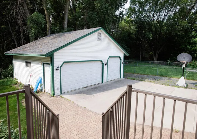 Photo 4 of Single family home for sale at 930 County Road C E, Maplewood, MN 55109 | MLS# 7132005 | Listing updated on 2026-10-01