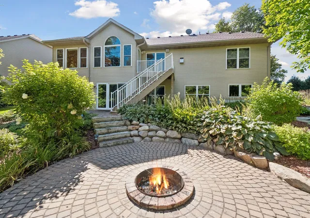 Photo 3 of Single family home for sale at 1790 Sterling Rd, Waconia, MN 55387 | MLS# 7132008 | Listing updated on 2026-09-28