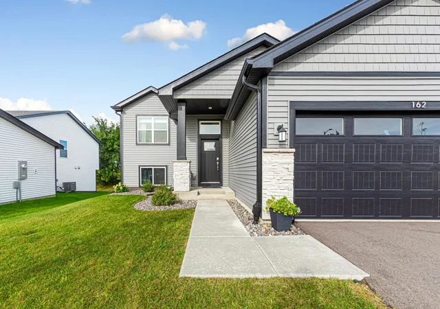 Photo 2 of Single family home for sale at 162 Ridgeview Ln, Elko New Market, MN 55054 | MLS# 7132020 | Listing updated on 2026-10-06
