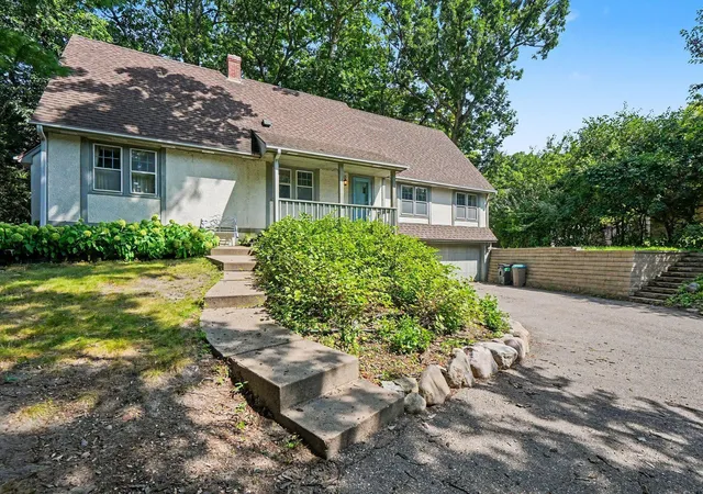 2nd image of 7017 Valley View Rd, Edina, MN 55439 | MLS# 7132036