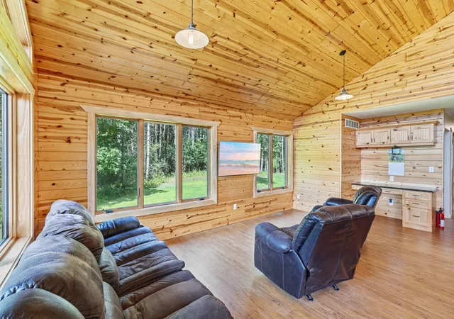 Photo 3 of Single family home for sale at 1131 Broken Arrow Rd, Hudson, WI 54016 | MLS# 7132039 | Listing updated on 2026-09-02