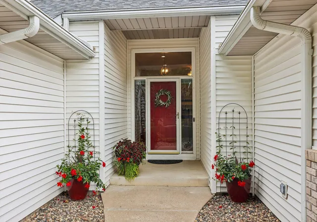 3rd image of 961 Coneflower Ct, Eagan, MN 55123 | MLS# 7132063