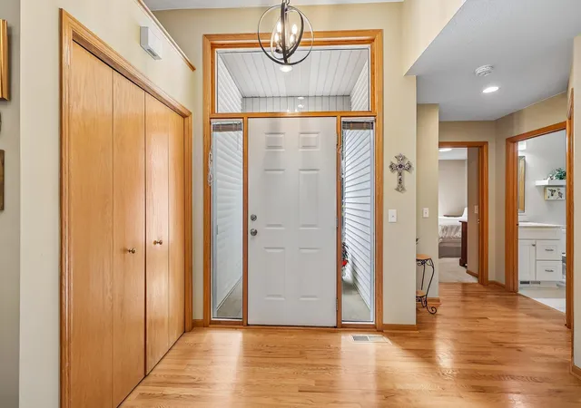4th image of 961 Coneflower Ct, Eagan, MN 55123 | MLS# 7132063