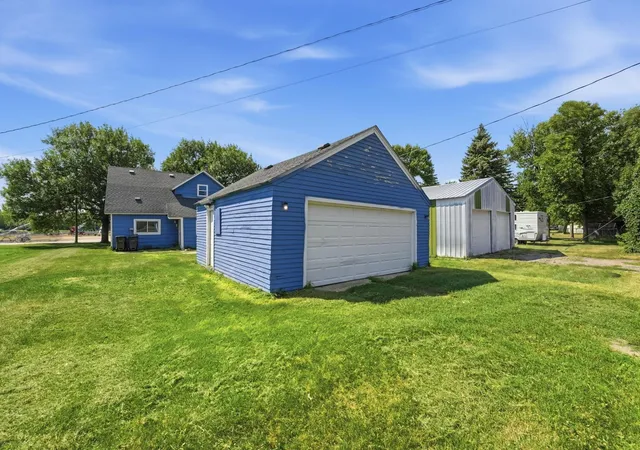 Photo 3 of Single family home for sale at 604 Atlantic Ave N, Herman, MN 56248 | MLS# 7132071 | Listing updated on 2026-09-16