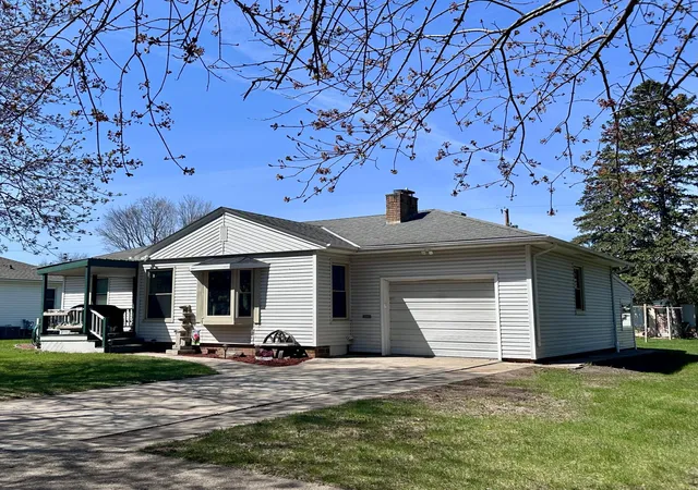 Photo 2 of Single family home for sale at 2934 Oak Ave, Slayton, MN 56172 | MLS# 7132092 | Listing updated on 2026-08-28