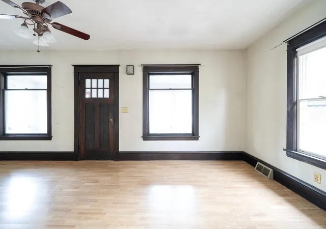 Photo 3 of Single family home for sale at 672 Maryland Ave W, Saint Paul, MN 55117 | MLS# 7132128 | Listing updated on 2026-09-12