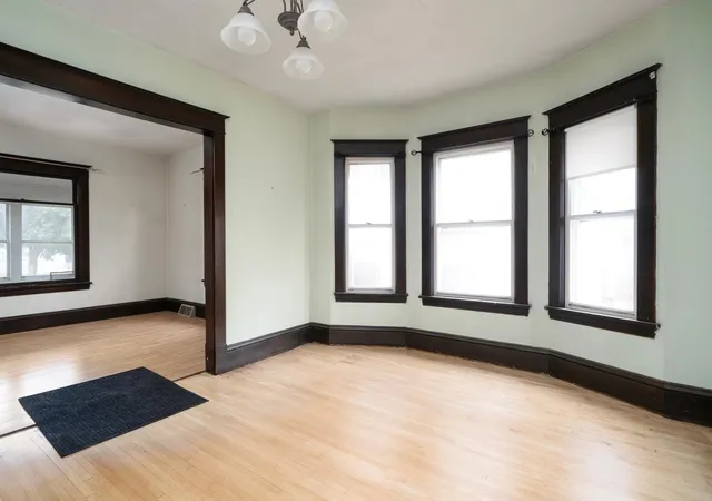 Photo 4 of Single family home for sale at 672 Maryland Ave W, Saint Paul, MN 55117 | MLS# 7132128 | Listing updated on 2026-09-12