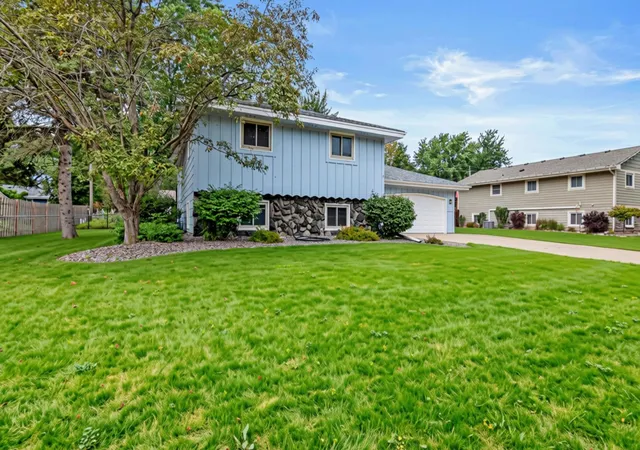 Photo 3 of Sale Pending at 7840 Bona Rd, Mounds View, MN 55112 | MLS# 7132131 | Listing updated on 2026-09-14
