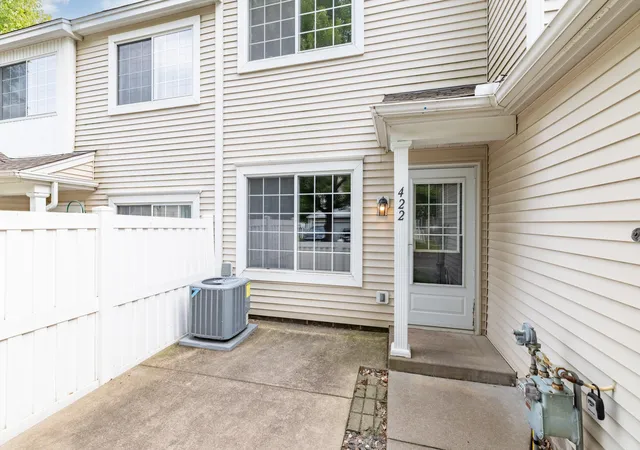Photo 2 of Single family home for sale at 422 Leeward Trl, Woodbury, MN 55129 | MLS# 7132132 | Listing updated on 2026-08-27