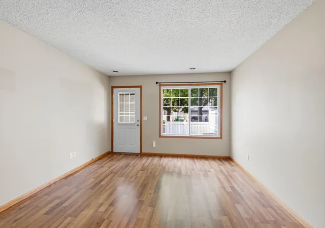 image of 422 Leeward Trl, Woodbury, MN 55129 | MLS# 7132132