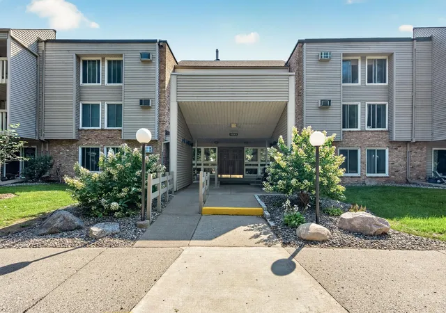2nd image of 4045 Hodgson Rd #317, Shoreview, MN 55126 | MLS# 7132144