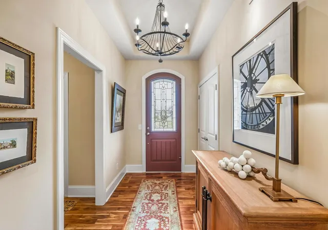 Photo 3 of Single family home for sale at 21 Phoebe Ln, Saint Paul, MN 55127 | MLS# 7132148 | Listing updated on 2026-09-30