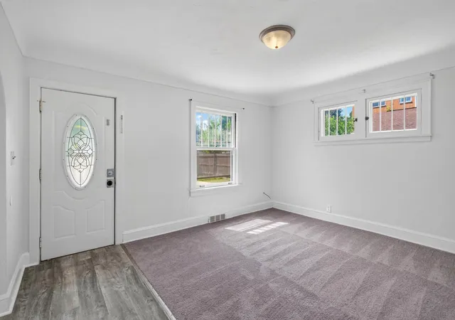 Photo 3 of Single family home for sale at 569 Hatch Ave, Saint Paul, MN 55117 | MLS# 7132157 | Listing updated on 2026-08-25