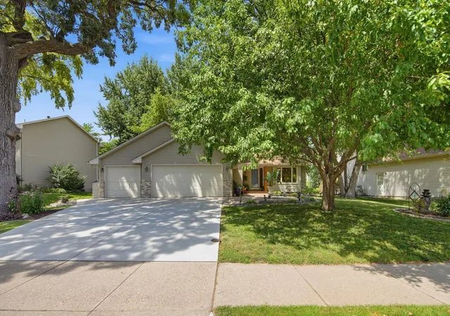 2nd image of 5604 Lone Oak Dr, Savage, MN 55378 | MLS# 7132159