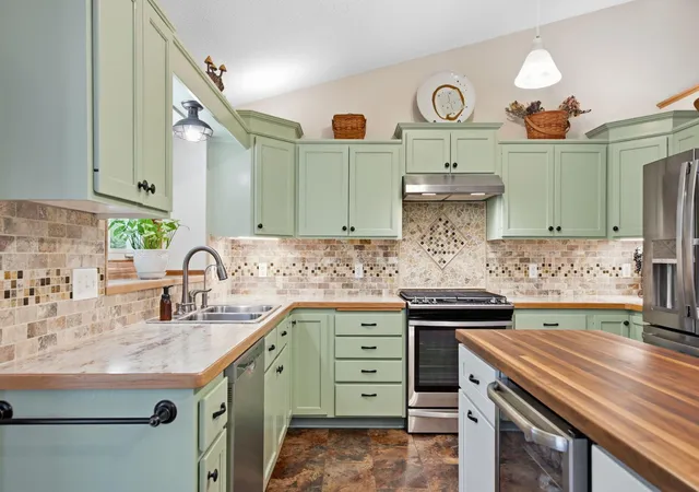 Photo 4 of Single family home for sale at 5604 Lone Oak Dr, Savage, MN 55378 | MLS# 7132159 | Listing updated on 2026-10-02