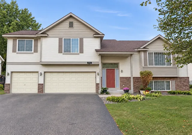 Photo 1 of Single family home for sale at 4915 193rd Street W, Farmington, MN 55024 | MLS# 7132162 | Listing updated on 2026-09-24