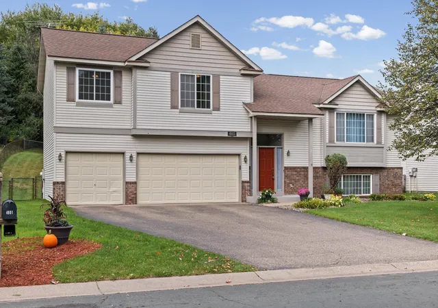 Photo 2 of Single family home for sale at 4915 193rd Street W, Farmington, MN 55024 | MLS# 7132162 | Listing updated on 2026-09-24