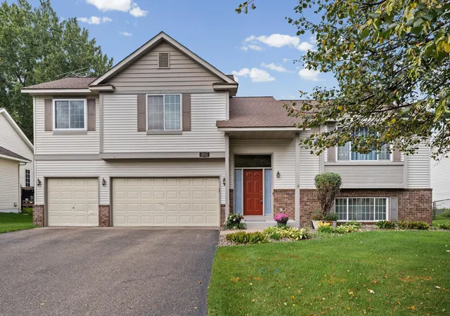 Photo 3 of Single family home for sale at 4915 193rd Street W, Farmington, MN 55024 | MLS# 7132162 | Listing updated on 2026-09-24