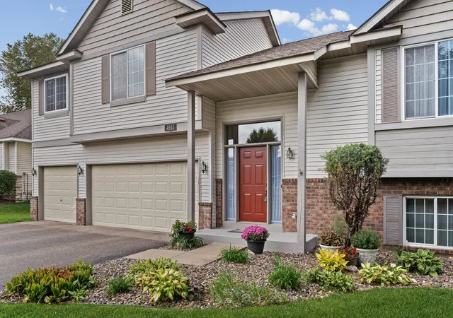 Photo 4 of Single family home for sale at 4915 193rd Street W, Farmington, MN 55024 | MLS# 7132162 | Listing updated on 2026-09-24