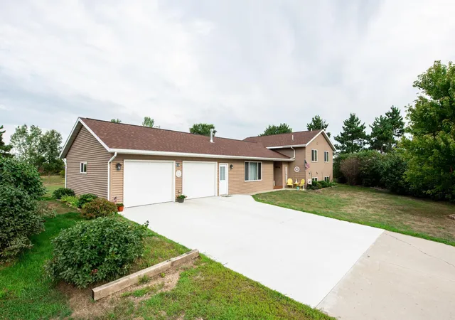 Photo 34 of Sale Pending at 614 W Colfax St, Parkers Prairie, MN 56361 | MLS# 7132163 | Listing updated on 2026-09-28