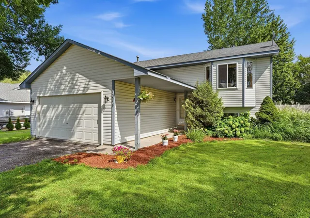 1st image of 1074 Meadow St, Cologne, MN 55322 | MLS# 7132180