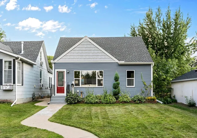 1st image of 2574 2nd Ave E, North Saint Paul, MN 55109 | MLS# 7132196