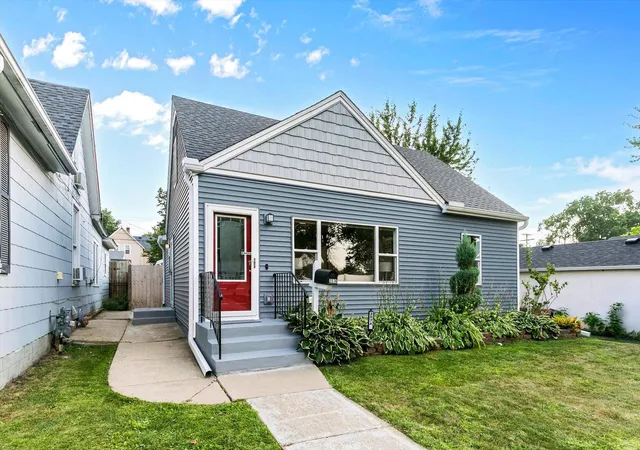 2nd image of 2574 2nd Ave E, North Saint Paul, MN 55109 | MLS# 7132196