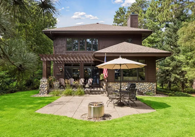 Photo 2 of Single family home for sale at 983 Quentin Ave S, Lakeland, MN 55043 | MLS# 7132199 | Listing updated on 2026-09-03