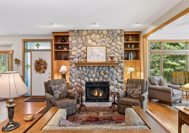 Photo 4 of Single family home for sale at 983 Quentin Ave S, Lakeland, MN 55043 | MLS# 7132199 | Listing updated on 2026-09-03