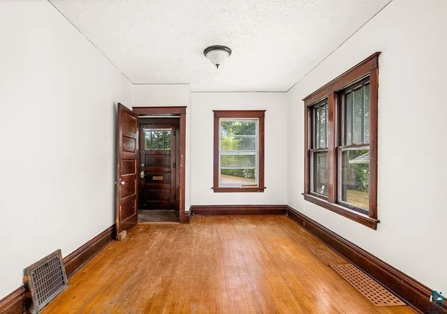 Photo 3 of Single family home for sale at 421 N 11th Ave W, Duluth, MN 55806 | MLS# 7132210 | Listing updated on 2026-09-02