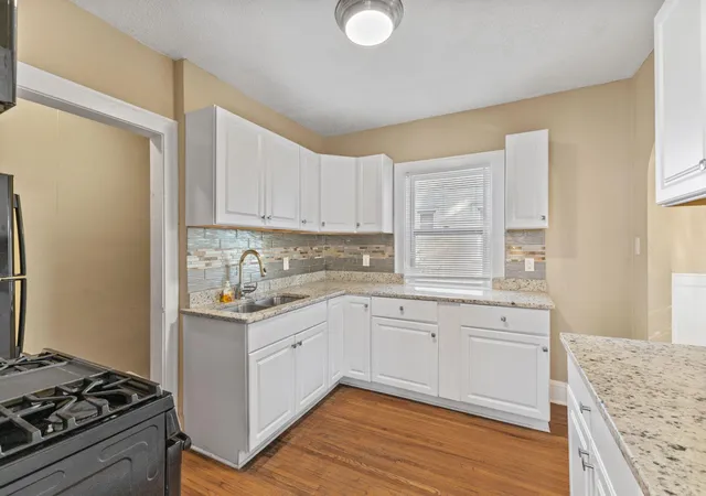 Photo 4 of Sale Pending at 1618 Vincent Ave N, Minneapolis, MN 55411 | MLS# 7132217 | Listing updated on 2026-09-24