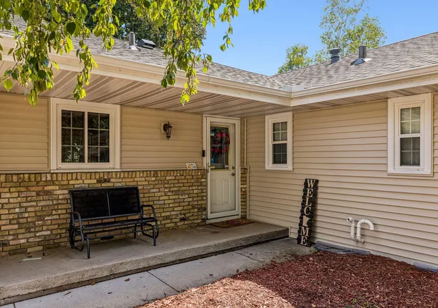 2nd image of 95 15th Ave Sw, New Brighton, MN 55112 | MLS# 7132220