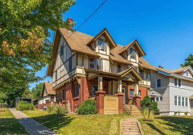 2nd image of 1801 E 2nd St, Duluth, MN 55812 | MLS# 7132230