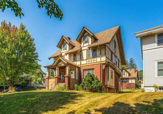 image of 1801 E 2nd St, Duluth, MN 55812 | MLS# 7132230