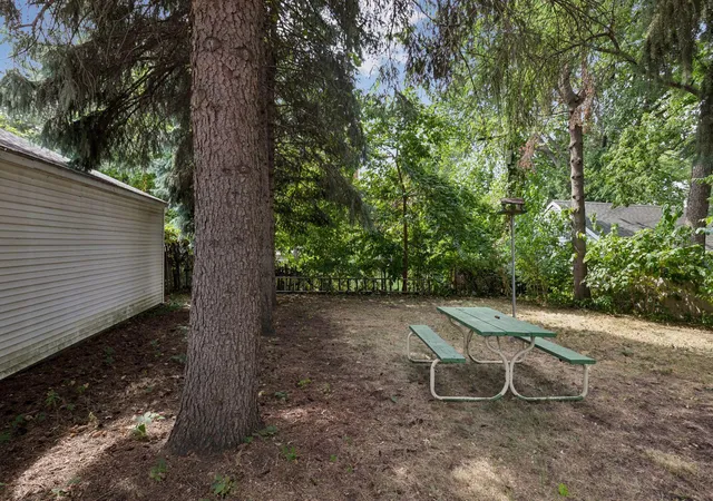 Listing Photo 2 - Condo for sale in building located at 628 4th St NE, Minneapolis, MN 55413
