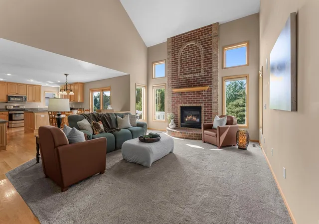 image of 3685 Commonwealth Rd, Woodbury, MN 55125 | MLS# 7132276