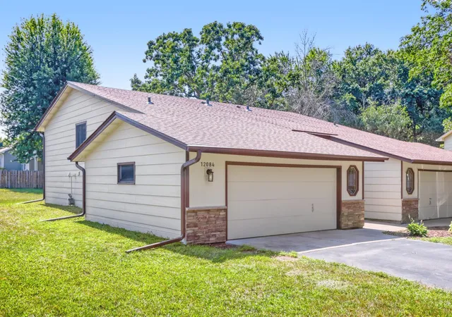 2nd image of 12084 Butternut St Nw, Coon Rapids, MN 55448 | MLS# 7132285