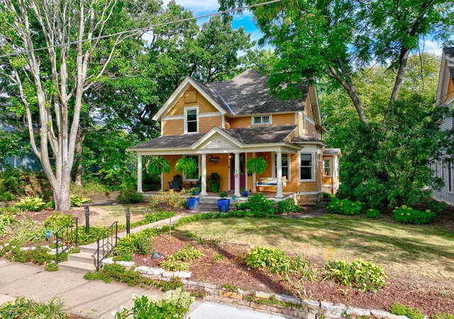 Photo 2 of Sale Pending at 510 Olive St W, Stillwater, MN 55082 | MLS# 7132290 | Listing updated on 2026-09-07
